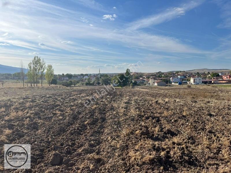Demirland'dan Satılık Parmakören'de 3940m² İmara Yakın Tarla — fotoğraf 4