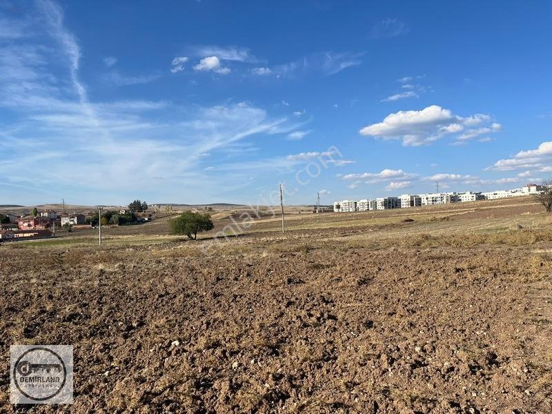 Demirland'dan Satılık Parmakören'de 3940m² İmara Yakın Tarla — fotoğraf 9