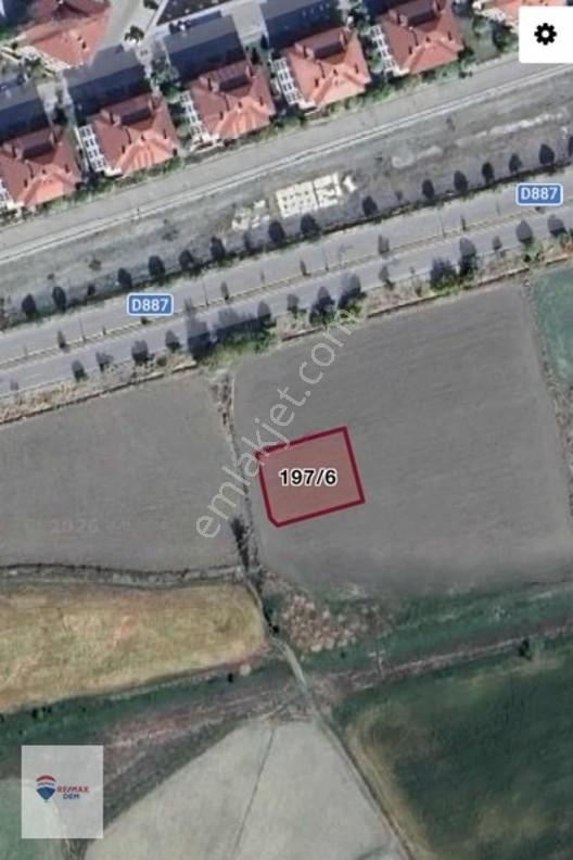 Remax Dem'Den Havaalanı Yolu Üzerin De 693 M2 Satılık Arsa