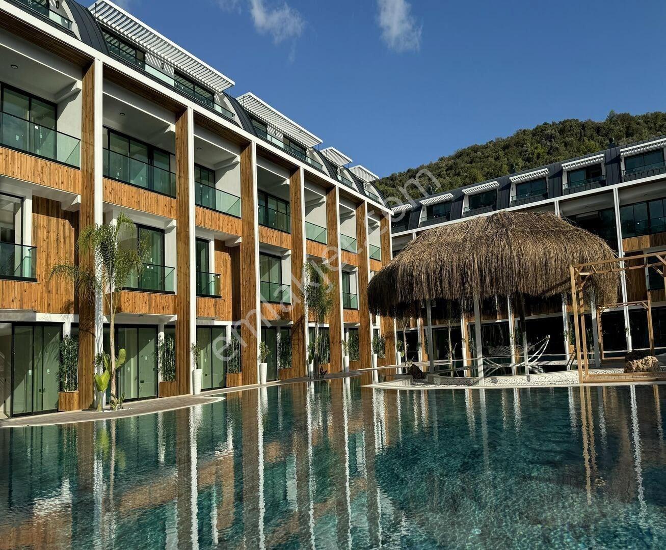 Alanya Konaklıda Denize 300M Havuz Manzaralı 2+1 Satılık Dubleks