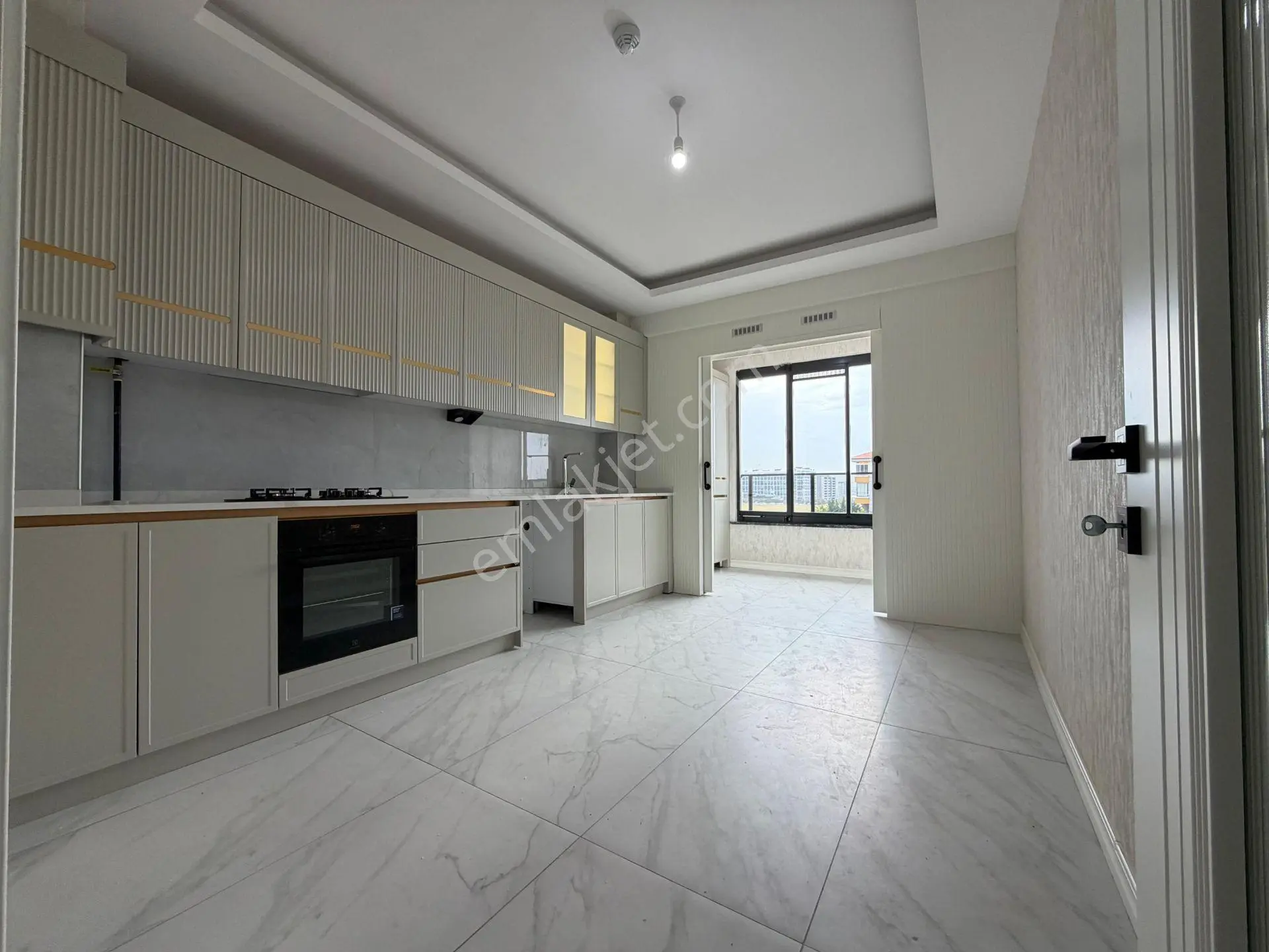 Kahramanlar Caddesi’Ne Yakın Site İçi Sıfır Daire