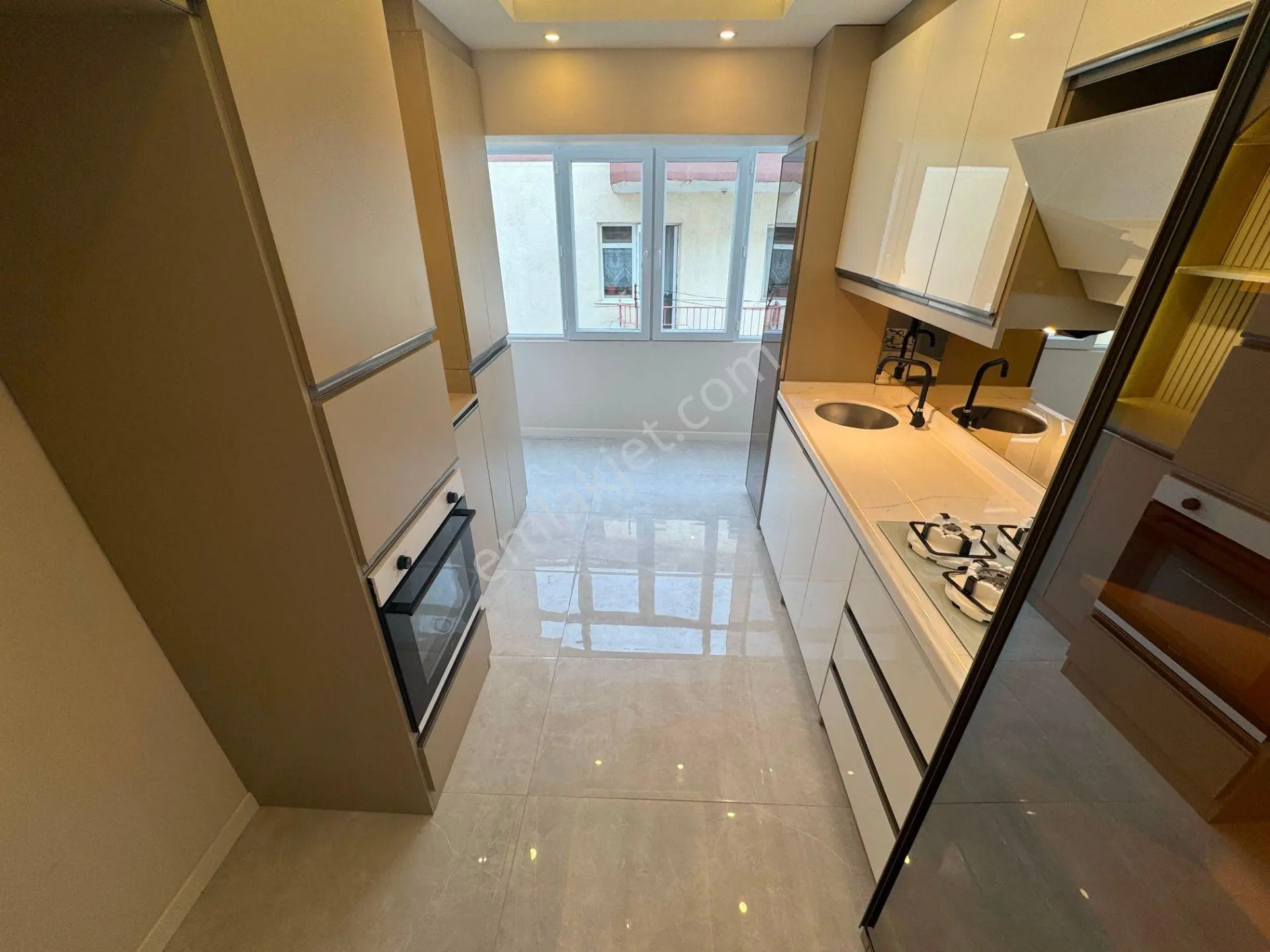 Sincan Plevne Mah Salon Bağımsız Kredi İmitsiz 3.Arakat 3+1 Satılık Daire