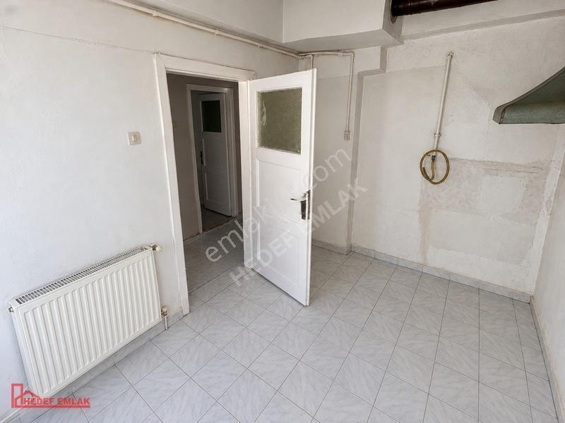 Hedef Emlak'tan Ticaret Lisesi Civarı Satılık 2+1 Geniş Daire — fotoğraf 11