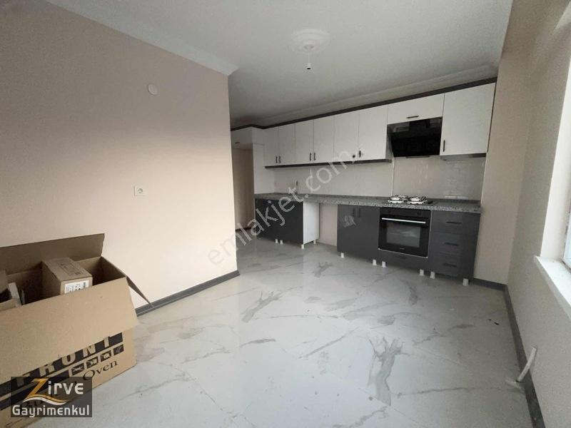 Zirveden Yeşiltepede Köşebaşı 3+1Cadde Arkası Satılık Daire