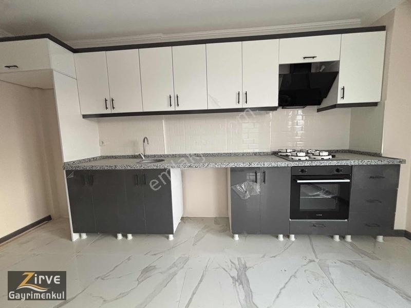 Zirveden Yeşiltepede Köşebaşı 3+1cadde Arkası Satılık Daire — fotoğraf 2