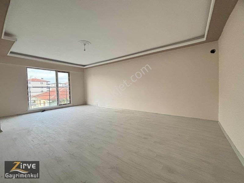 Zirveden Yeşiltepede Köşebaşı 3+1cadde Arkası Satılık Daire — fotoğraf 7