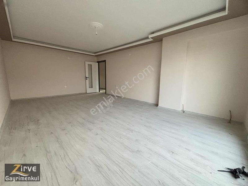 Zirveden Yeşiltepede Köşebaşı 3+1cadde Arkası Satılık Daire — fotoğraf 8