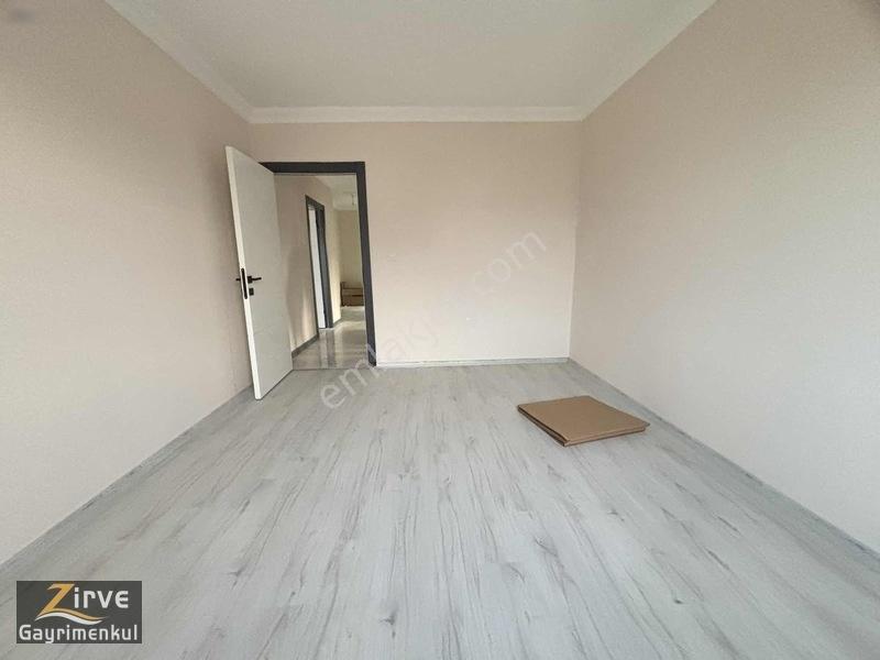 Zirveden Yeşiltepede Köşebaşı 3+1cadde Arkası Satılık Daire — fotoğraf 9