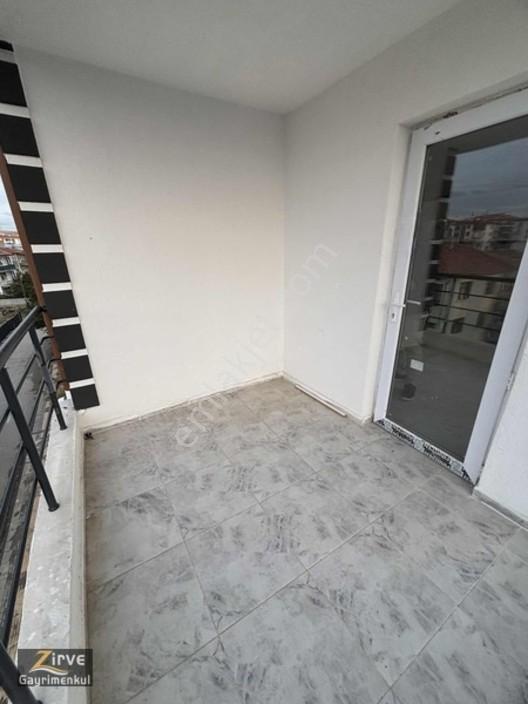 Zirveden Yeşiltepede Köşebaşı 3+1cadde Arkası Satılık Daire — fotoğraf 12