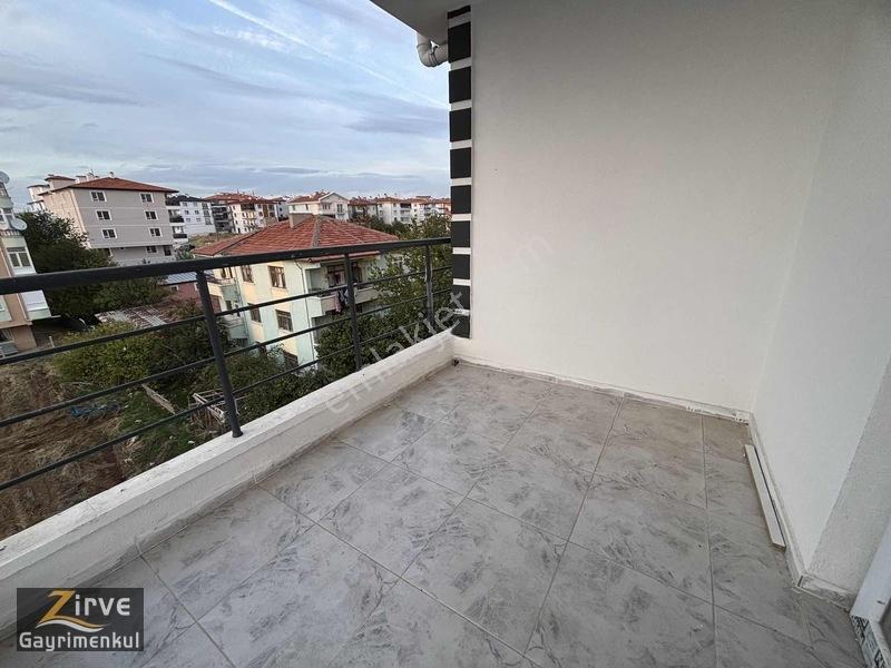 Zirveden Yeşiltepede Köşebaşı 3+1cadde Arkası Satılık Daire — fotoğraf 13