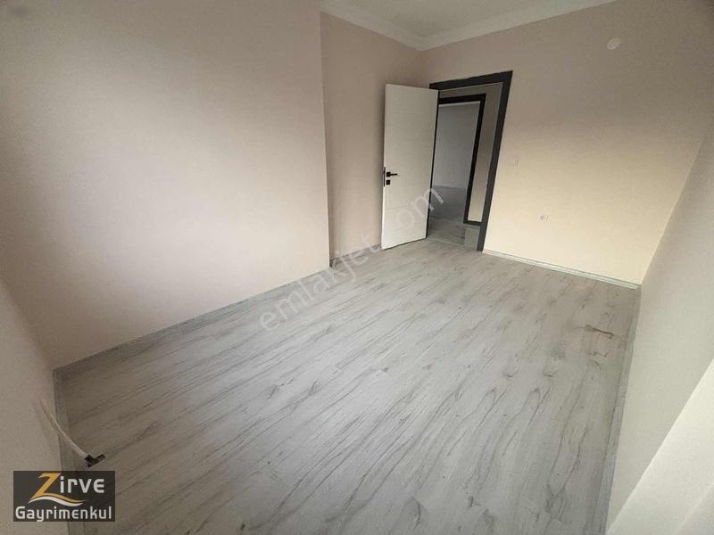 Zirveden Yeşiltepede Köşebaşı 3+1cadde Arkası Satılık Daire — fotoğraf 17