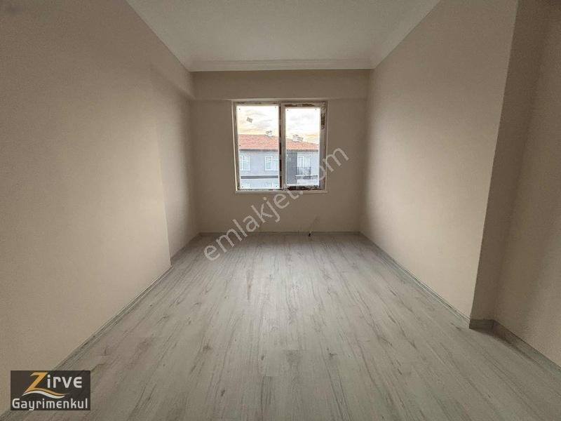 Zirveden Yeşiltepede Köşebaşı 3+1cadde Arkası Satılık Daire — fotoğraf 18
