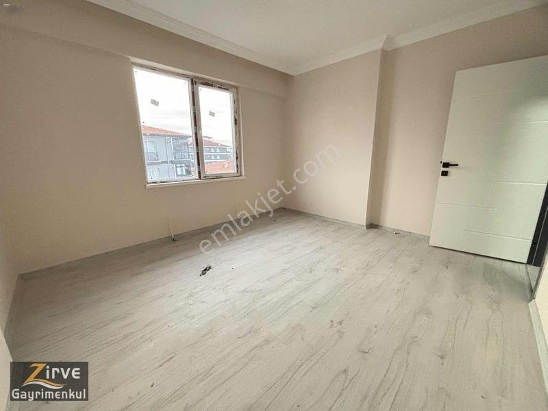 Zirveden Yeşiltepede Köşebaşı 3+1cadde Arkası Satılık Daire — fotoğraf 23