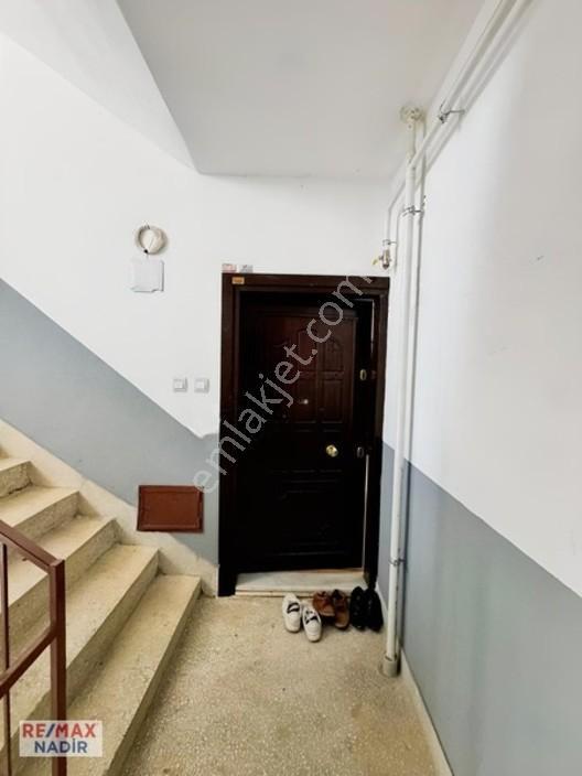 Remax Nadir'den Aksuda 3+1 3 Balkonlu Satılık Daire — fotoğraf 2