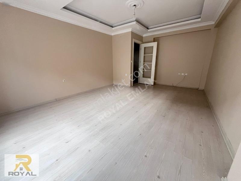 Royal'den Esenyurt Balıkyolu'nda 2+1 85m2 Masrafsız Arakat — fotoğraf 5