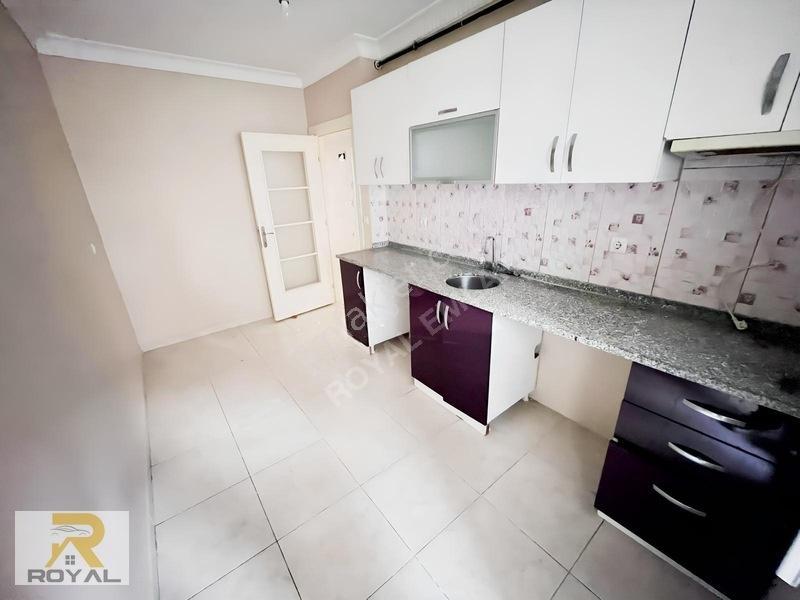 Royal'den Esenyurt Balıkyolu'nda 2+1 85m2 Masrafsız Arakat — fotoğraf 13