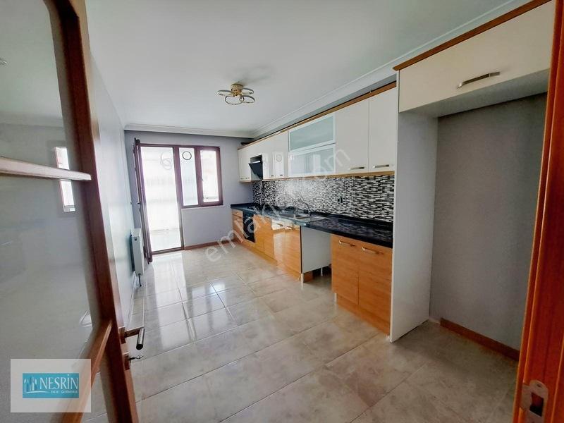 Nesrin Emlak'tan Güvenlikli Sitede Ara Kat Merkeze Yakın Daire — fotoğraf 11