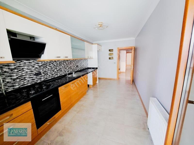 Nesrin Emlak'tan Güvenlikli Sitede Ara Kat Merkeze Yakın Daire — fotoğraf 12