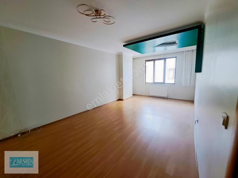 Nesrin Emlak'tan Güvenlikli Sitede Ara Kat Merkeze Yakın Daire — fotoğraf 26