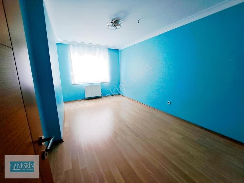 Nesrin Emlak'tan Güvenlikli Sitede Ara Kat Merkeze Yakın Daire — fotoğraf 27