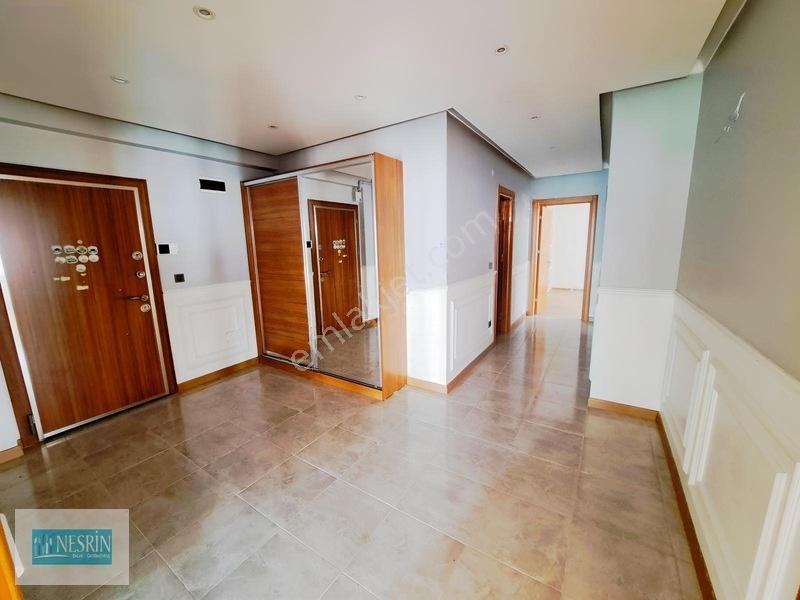 Nesrin Emlak'tan Güvenlikli Sitede Ara Kat Merkeze Yakın Daire — fotoğraf 31