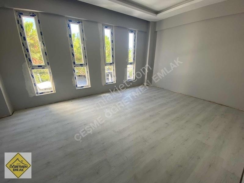 Çeşme Merkeze De Geniş Odalı İyi Bir Konumda 2 Oda 1 Salon Daire — fotoğraf 7
