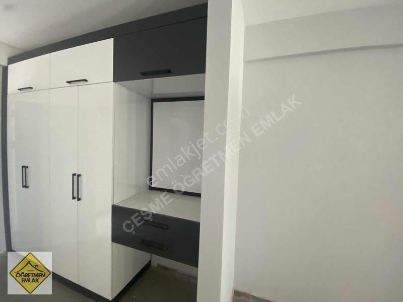 Çeşme Merkeze De Geniş Odalı İyi Bir Konumda 2 Oda 1 Salon Daire — fotoğraf 8