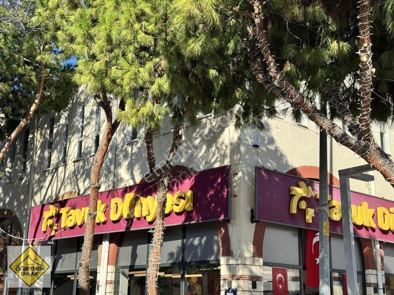 Çeşme Merkeze De Geniş Odalı İyi Bir Konumda 2 Oda 1 Salon Daire — fotoğraf 11