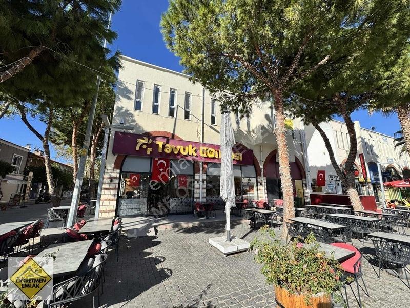 Çeşme Merkeze De Geniş Odalı İyi Bir Konumda 2 Oda 1 Salon Daire — fotoğraf 13
