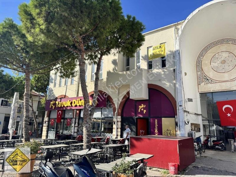 Çeşme Merkeze De Geniş Odalı İyi Bir Konumda 2 Oda 1 Salon Daire — fotoğraf 16