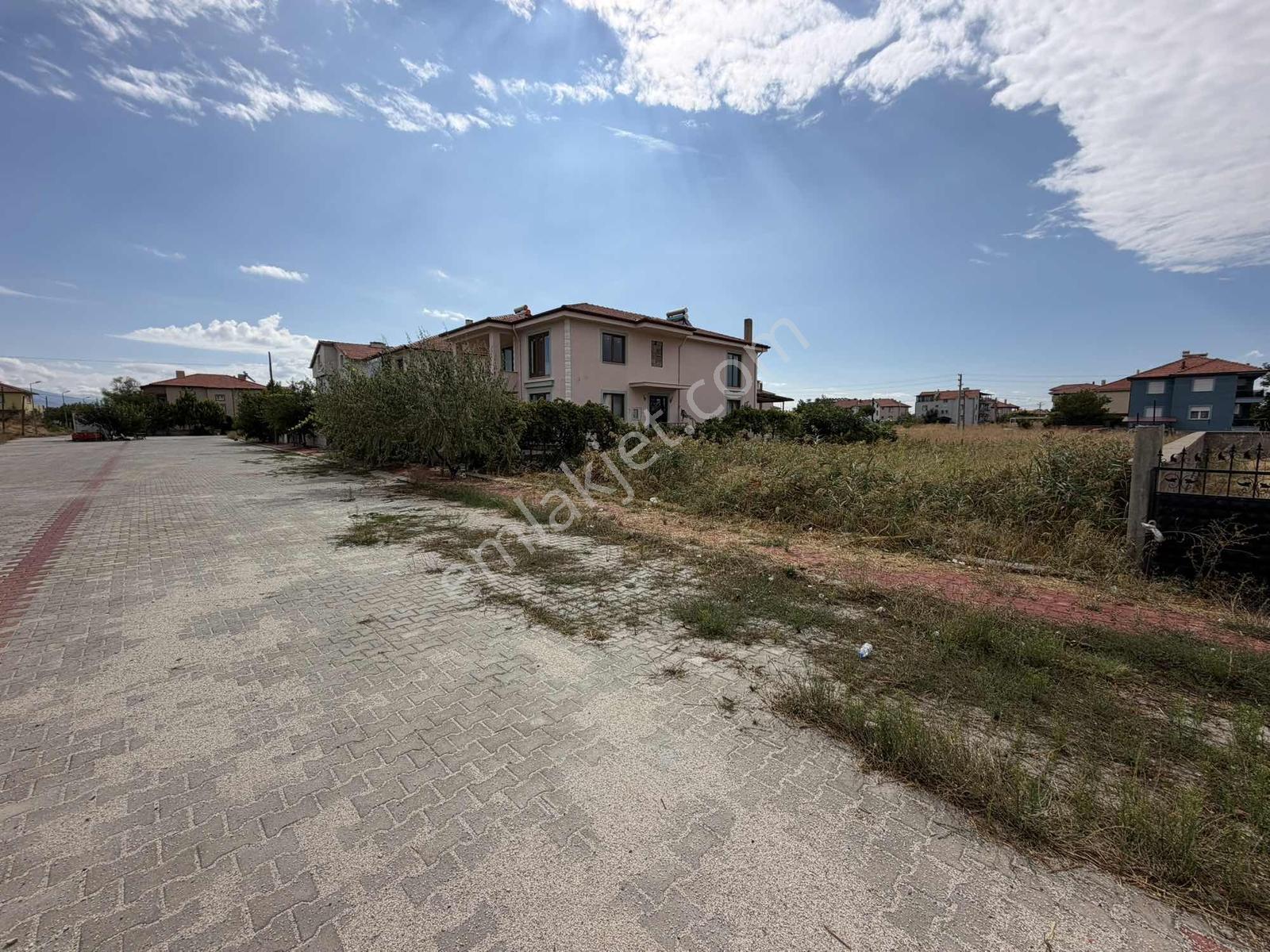 Çivril Otogar Karşısı Nas Oto Yıkama Arkası Satılık 518 M2 Arsa!