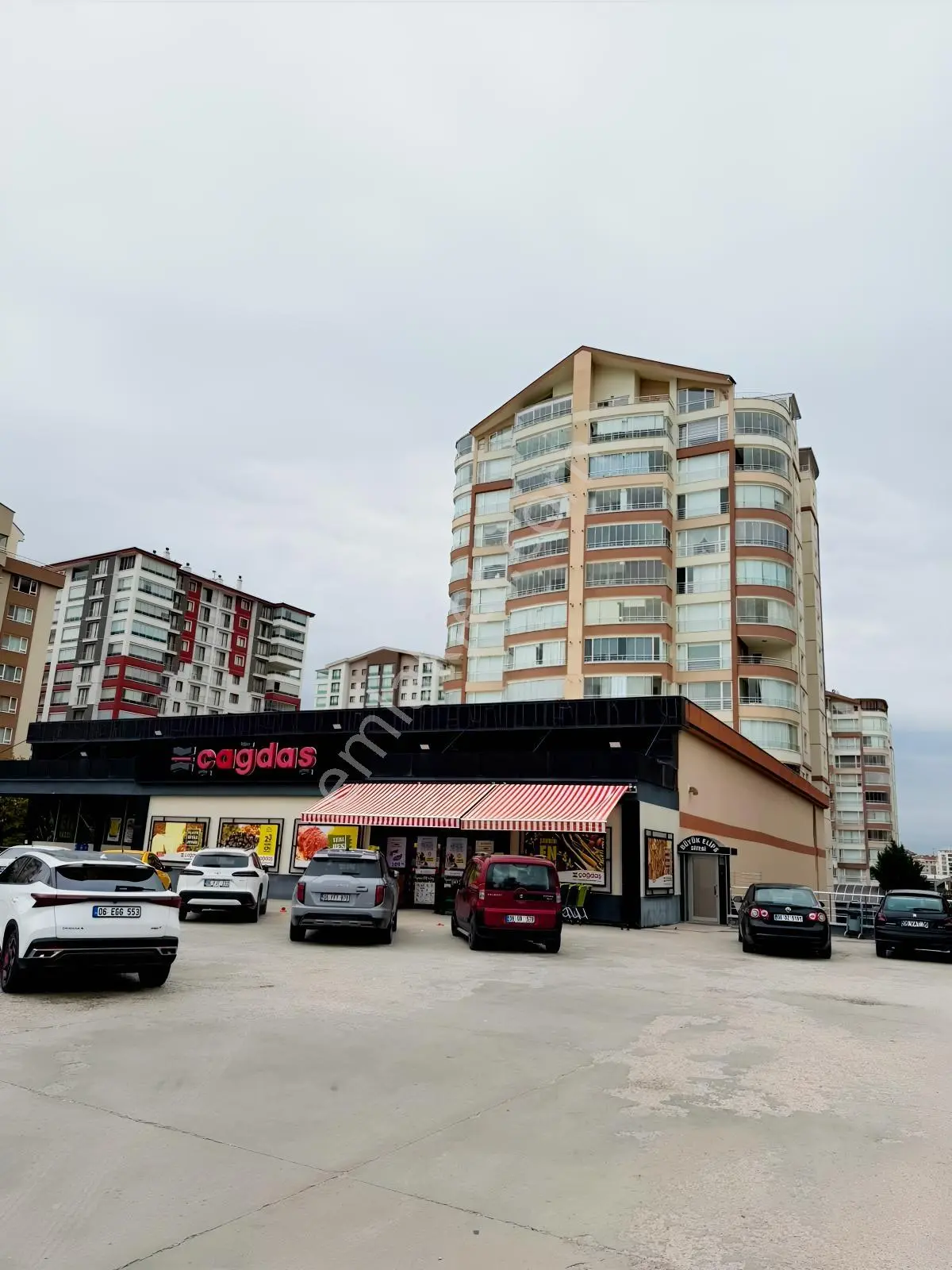 Polat Live'dan Büyük Elips'te Kök Tapulu Havuzlu Ara Kat 3+1 — fotoğraf 21
