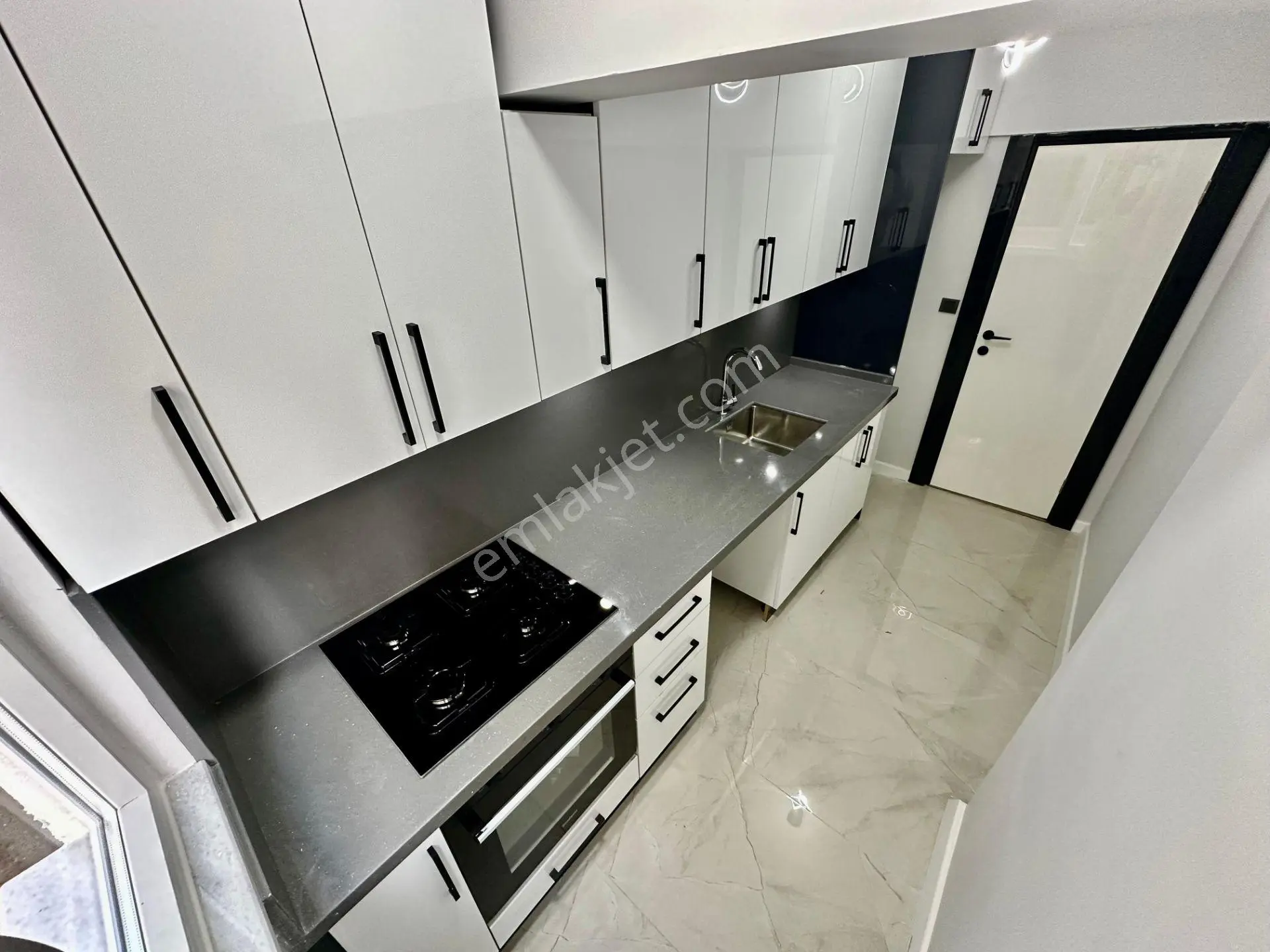 ꧁ay Emlaktan꧂akçay Merkezde Denize 100 Mt Bahçe Kullanımlı Satılık 2+1 İçi Yapılı Daire — fotoğraf 5
