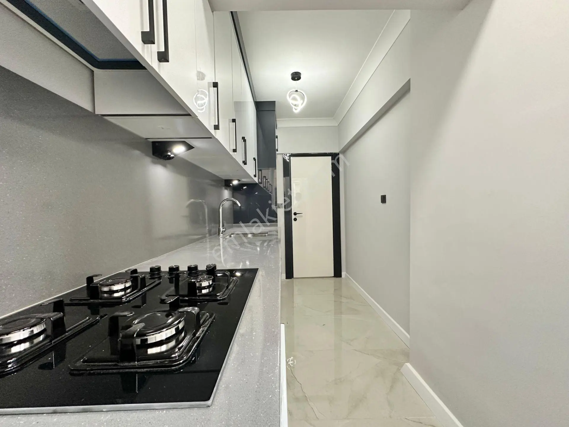 ꧁ay Emlaktan꧂akçay Merkezde Denize 100 Mt Bahçe Kullanımlı Satılık 2+1 İçi Yapılı Daire — fotoğraf 6