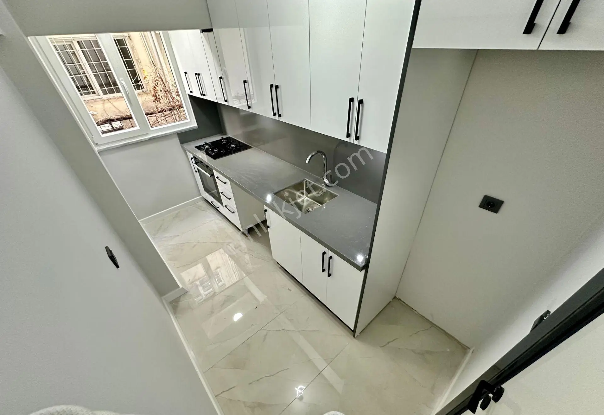 ꧁ay Emlaktan꧂akçay Merkezde Denize 100 Mt Bahçe Kullanımlı Satılık 2+1 İçi Yapılı Daire — fotoğraf 9