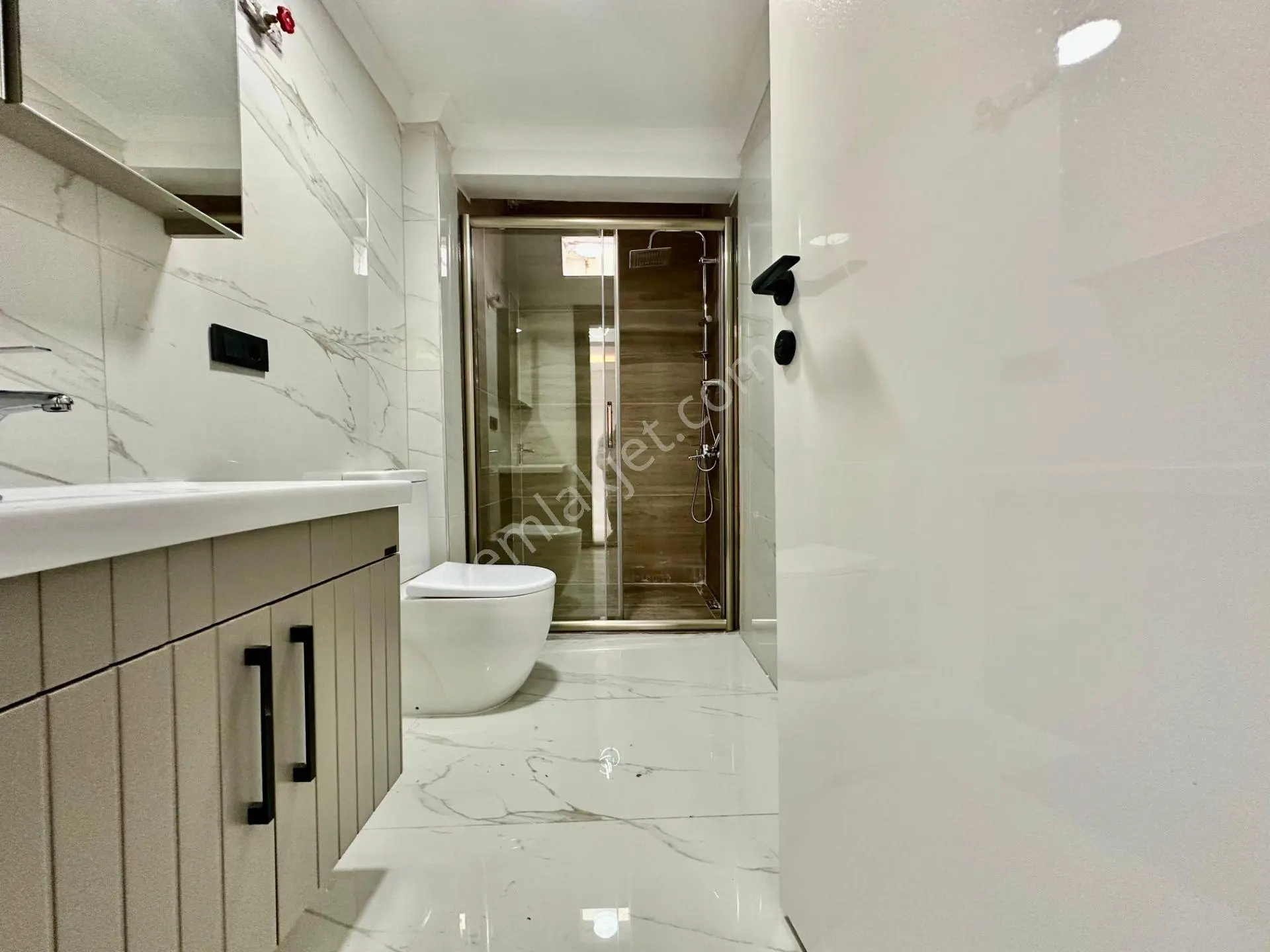 ꧁ay Emlaktan꧂akçay Merkezde Denize 100 Mt Bahçe Kullanımlı Satılık 2+1 İçi Yapılı Daire — fotoğraf 18