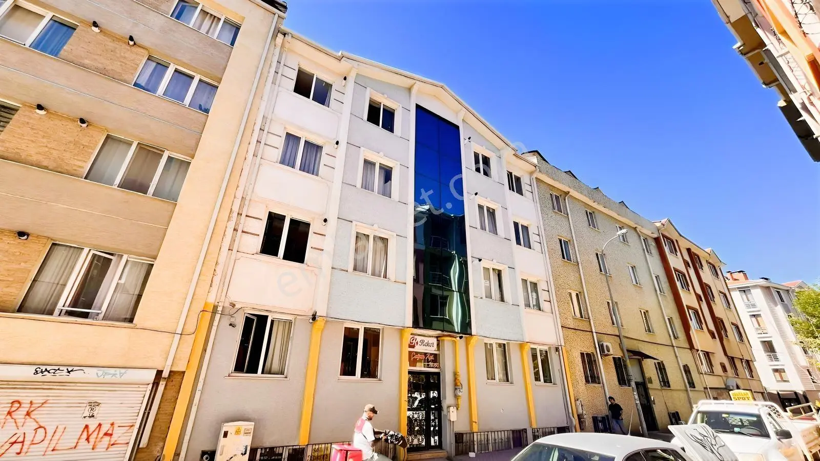 Rw Lıfe// Aöf Arkası Akıcı Sokakta Satılık Yatırımlık 2+1 Daire