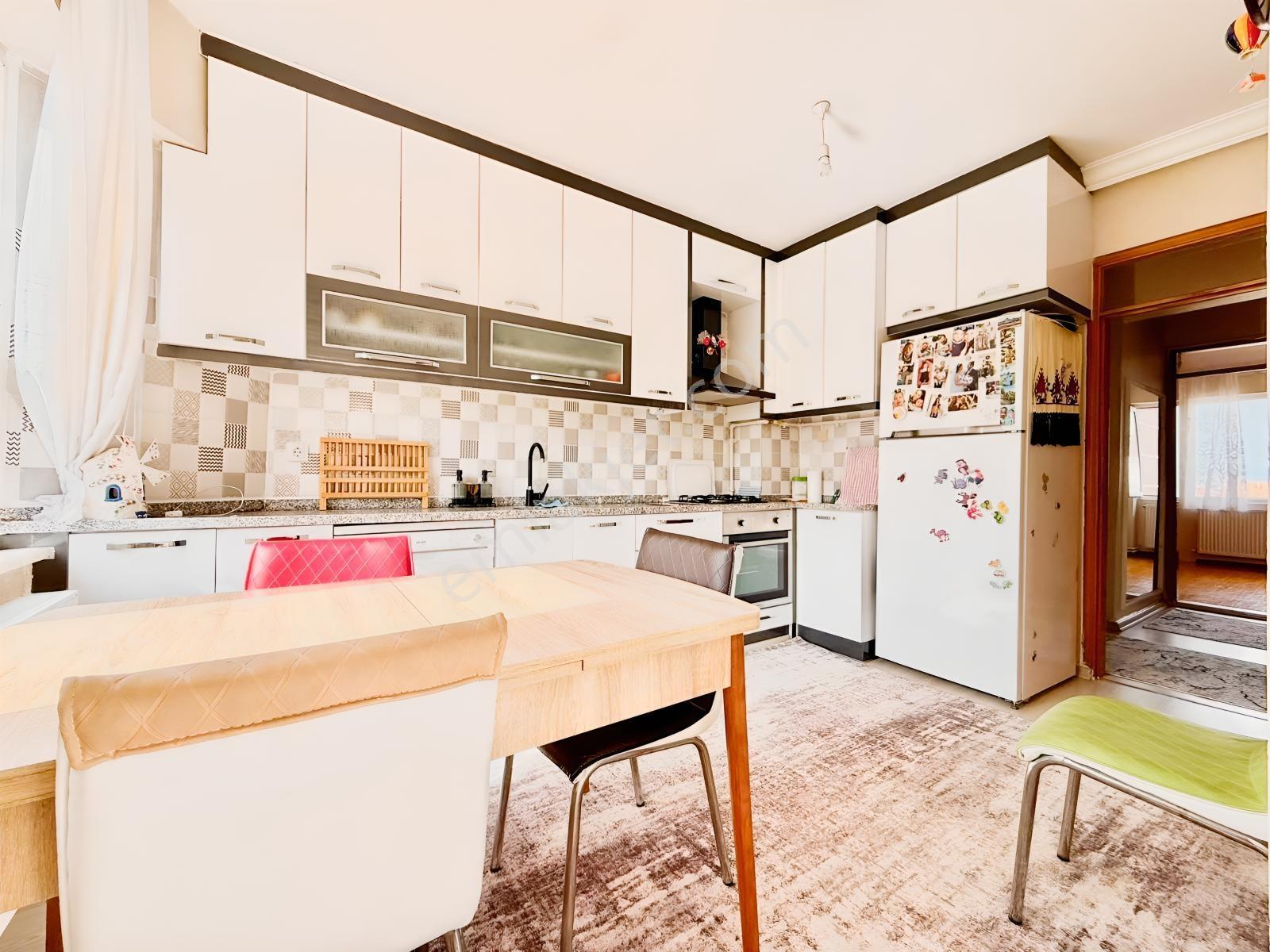 1200 Evler Mahallesinde 3+1 Arakat Çift Cephe Satılık Daire — fotoğraf 6