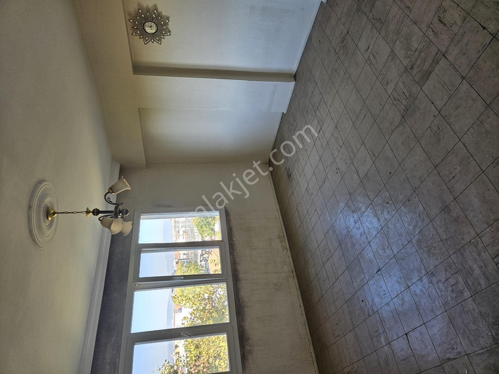 Gazi Okulu Karşısı Satılık 3+1 Daire — fotoğraf 3