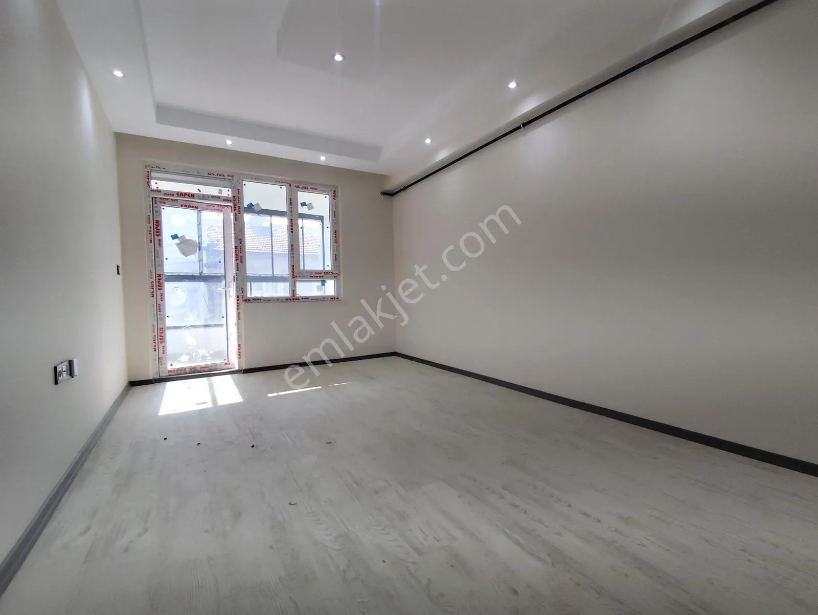 Rw Lıfe // Emek Mah. Ertaş Tramvay Durağı Yanı Satılık 1+1 Daire — fotoğraf 3