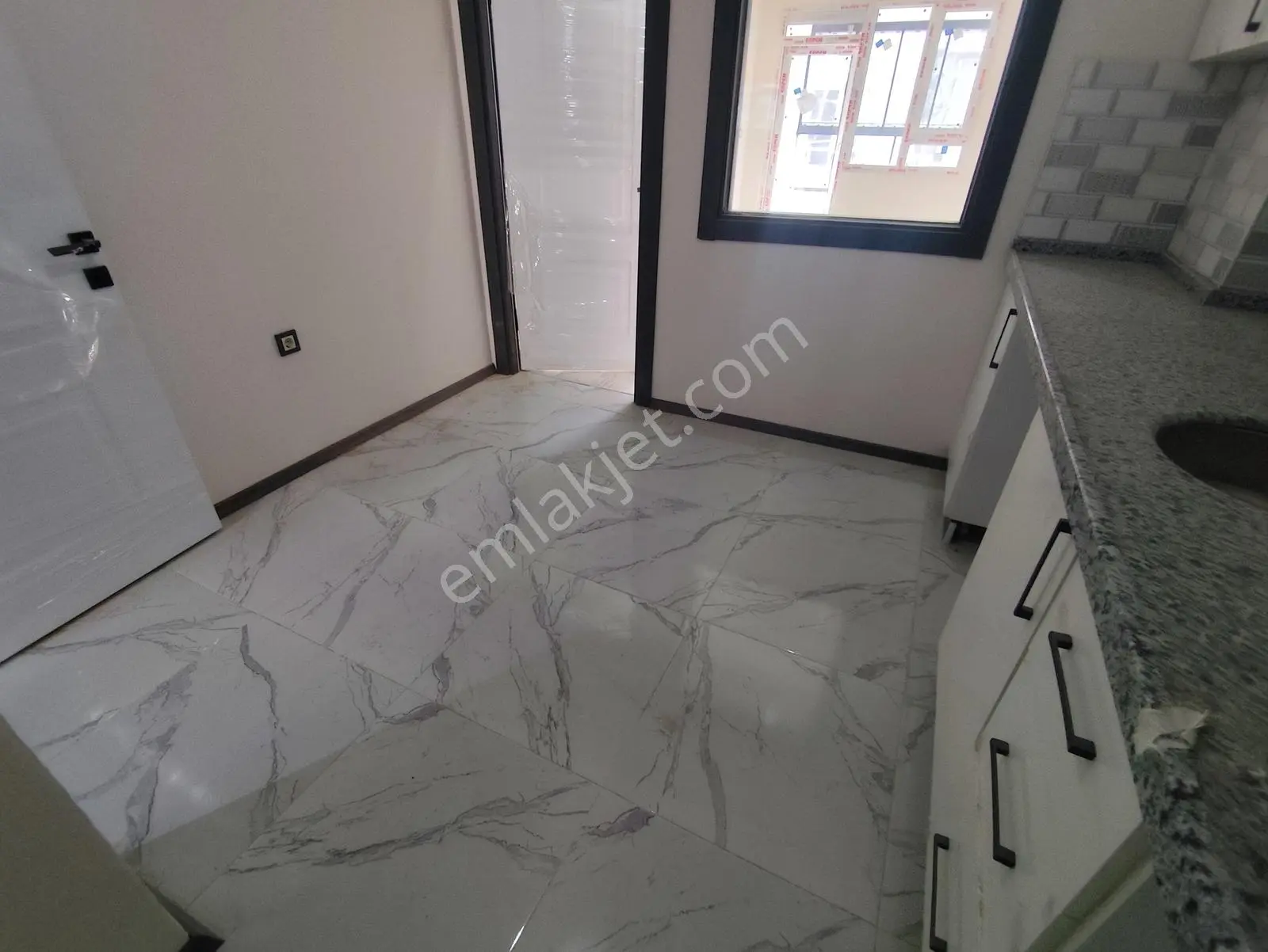 Rw Lıfe // Emek Mah. Ertaş Tramvay Durağı Yanı Satılık 1+1 Daire — fotoğraf 13