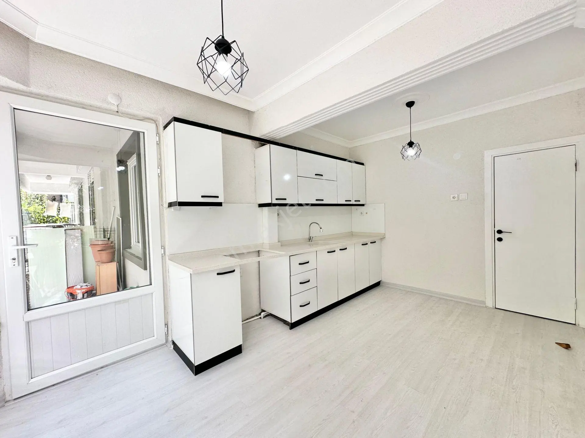 ꧁ay Emlaktan꧂ Altınkum'da Denize Sadece 200 Mt Müstakil Tadında Satılık 2+1 Ebeveyn Banyolu Daire — fotoğraf 8