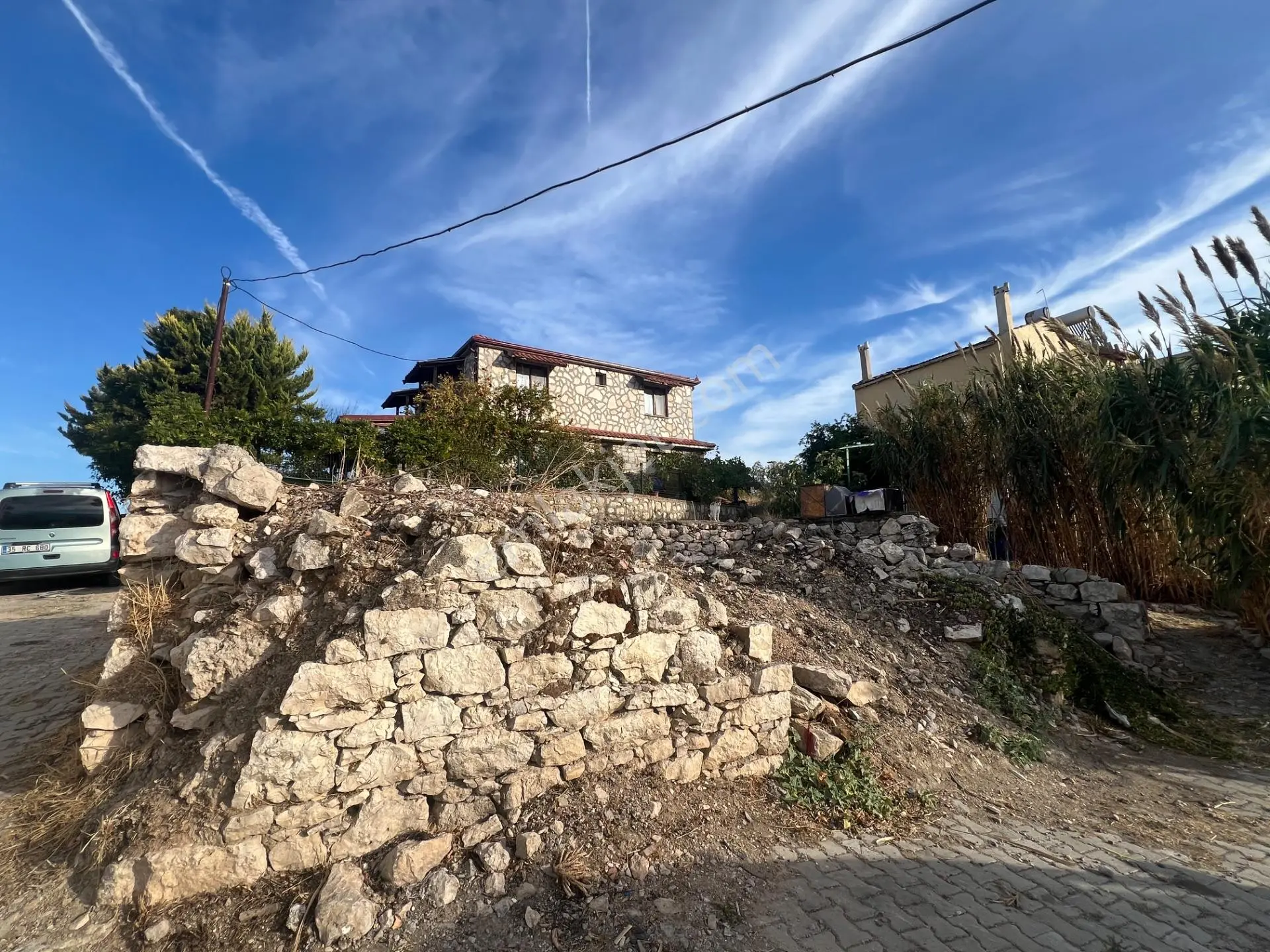 Karaburun Eglenhoca Köyiçi Satılık Kargir Ev