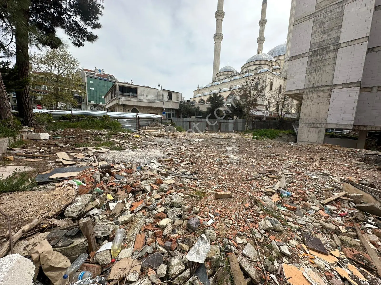 Mertcan'dan Maltepe Çarşı İçinde Fırsat Köşe Başı Arsa — fotoğraf 3