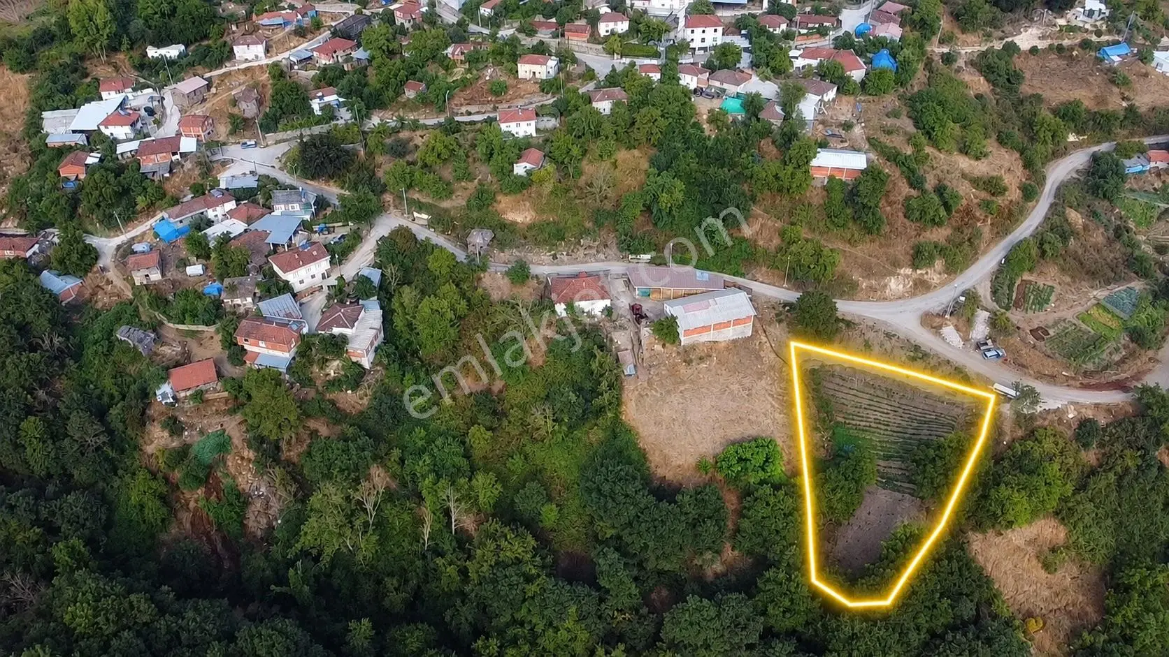 Gönen Karasukabaklar Mahallesinde Köy Dibi 1.108 M2 Satılık Tarla