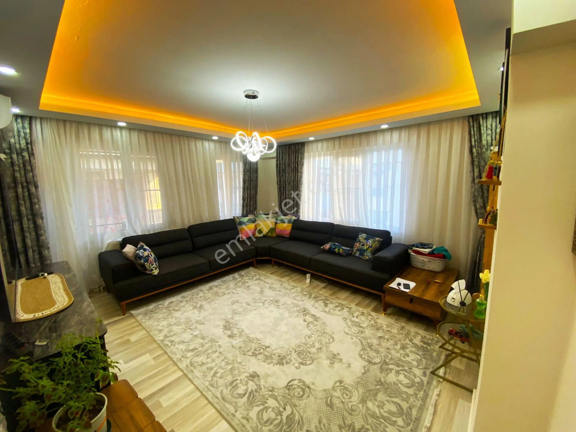 Yetkisi Aktif'Ten Akçayda Satılık Masrafsız Ayrı Mutfaklı Kombili 3+1 Daire