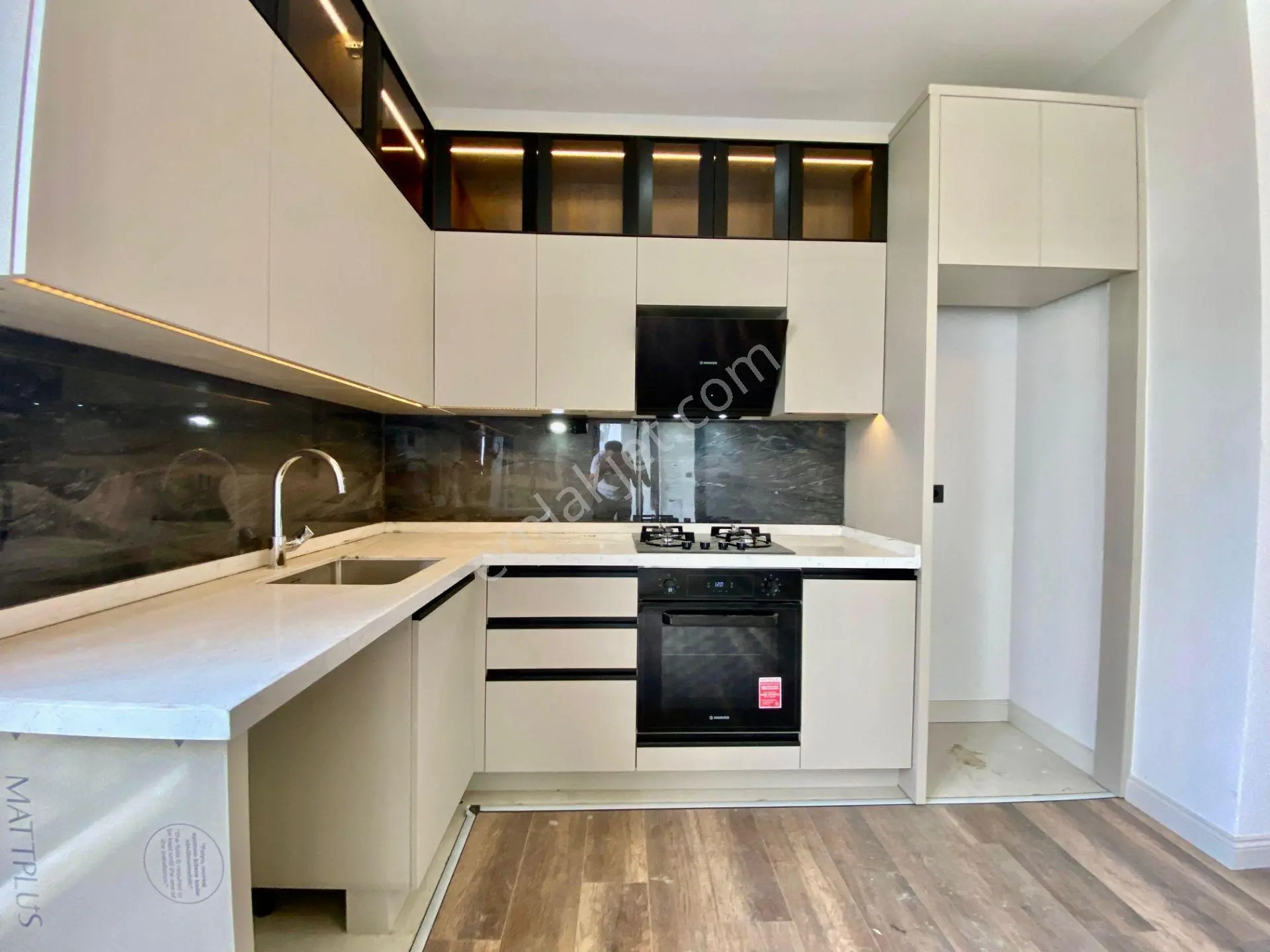 ꧁ay Emlaktan꧂oksijen Deposu Zeytinli'de Bahçe Kullanımlı Müstakil Tadında Satılık 1+1 Şık Daire — fotoğraf 5