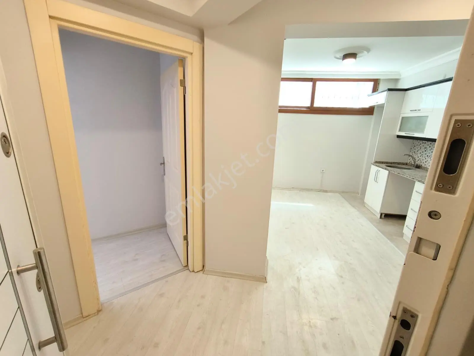 Turyap'tan Çevikbir Meydan Yakını/doğal Gazlı/ferah/1+1 Daire... — fotoğraf 9