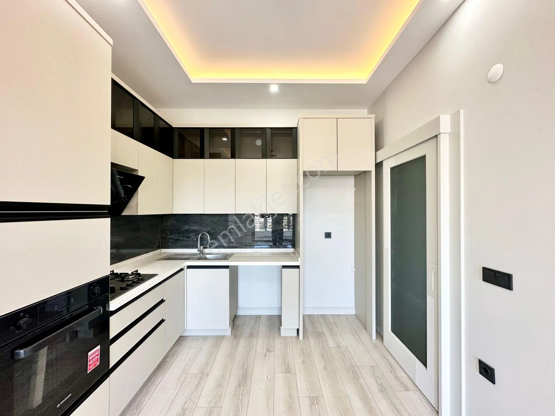 ꧁ Ay Emlaktan꧂güre'de Lüks Sitede Kuş Çıvıltılarıyla Huzur Bulacağınız Satılık 1+1 Şık Daire — fotoğraf 9