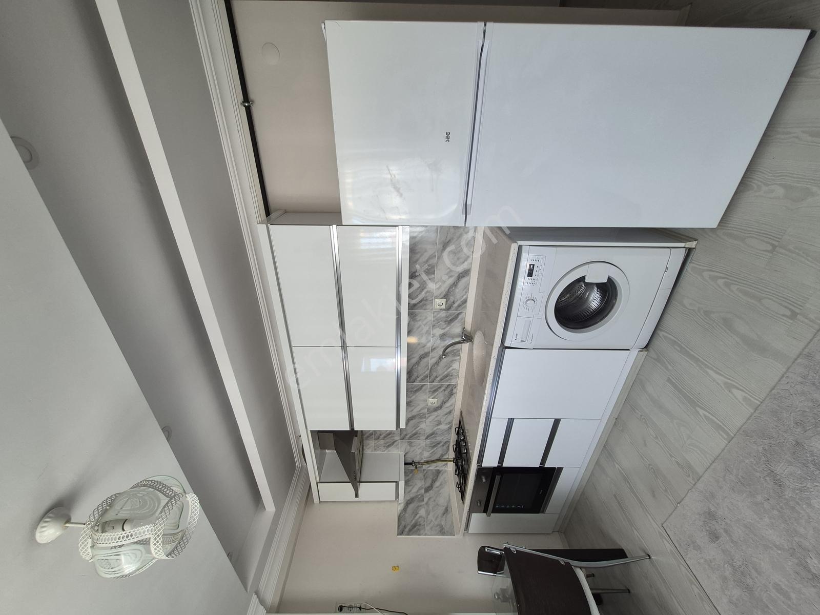 Bulut Emlak'tan Tramvaya Bir Sokak Mesafede Eşyalı 1+1 Daire — fotoğraf 3
